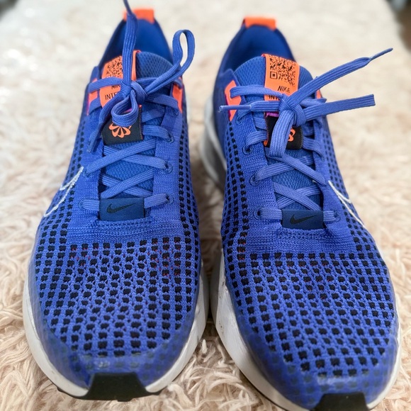 Nike Men's Interact FlyKnit Running Shoes.   (Size 10.5) - Picture 4 of 8